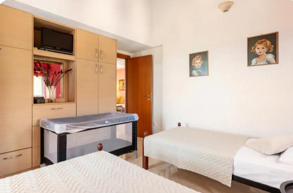 Thea Xerokampos (Crete)
